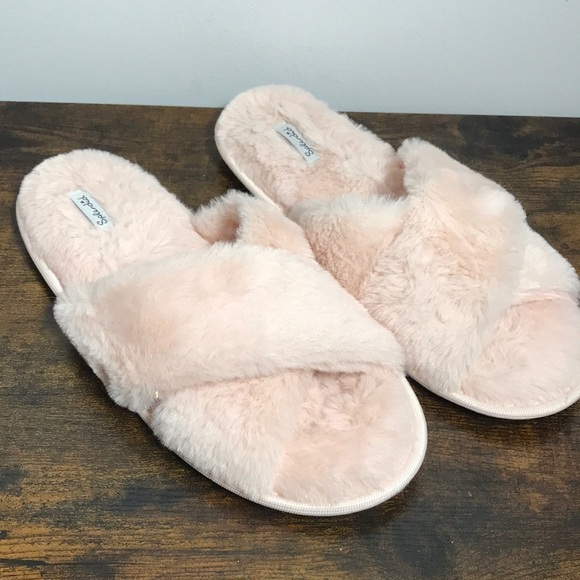 Splendid Womens Super Soft and Cozy Pink Slippers M/L - Picture 1 of 8